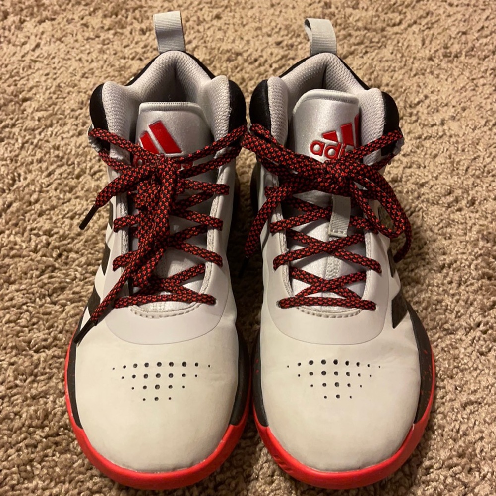 Adidas girls basketball shoes size 5